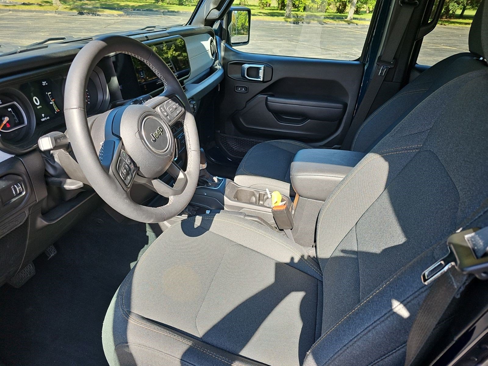 Used 2025 Jeep Wrangler Unlimited Sport AWD/4WD image 17