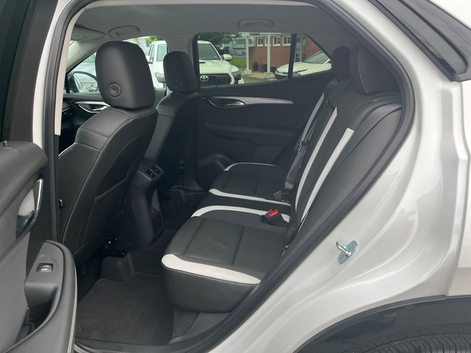 Used 2024 Buick Envision Sport Touring image 30