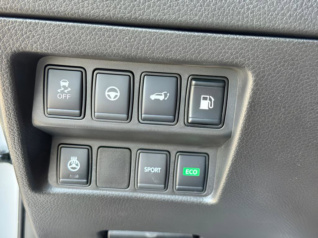 Used 2019 Nissan Rogue SV w/ Premium Package FWD image 33