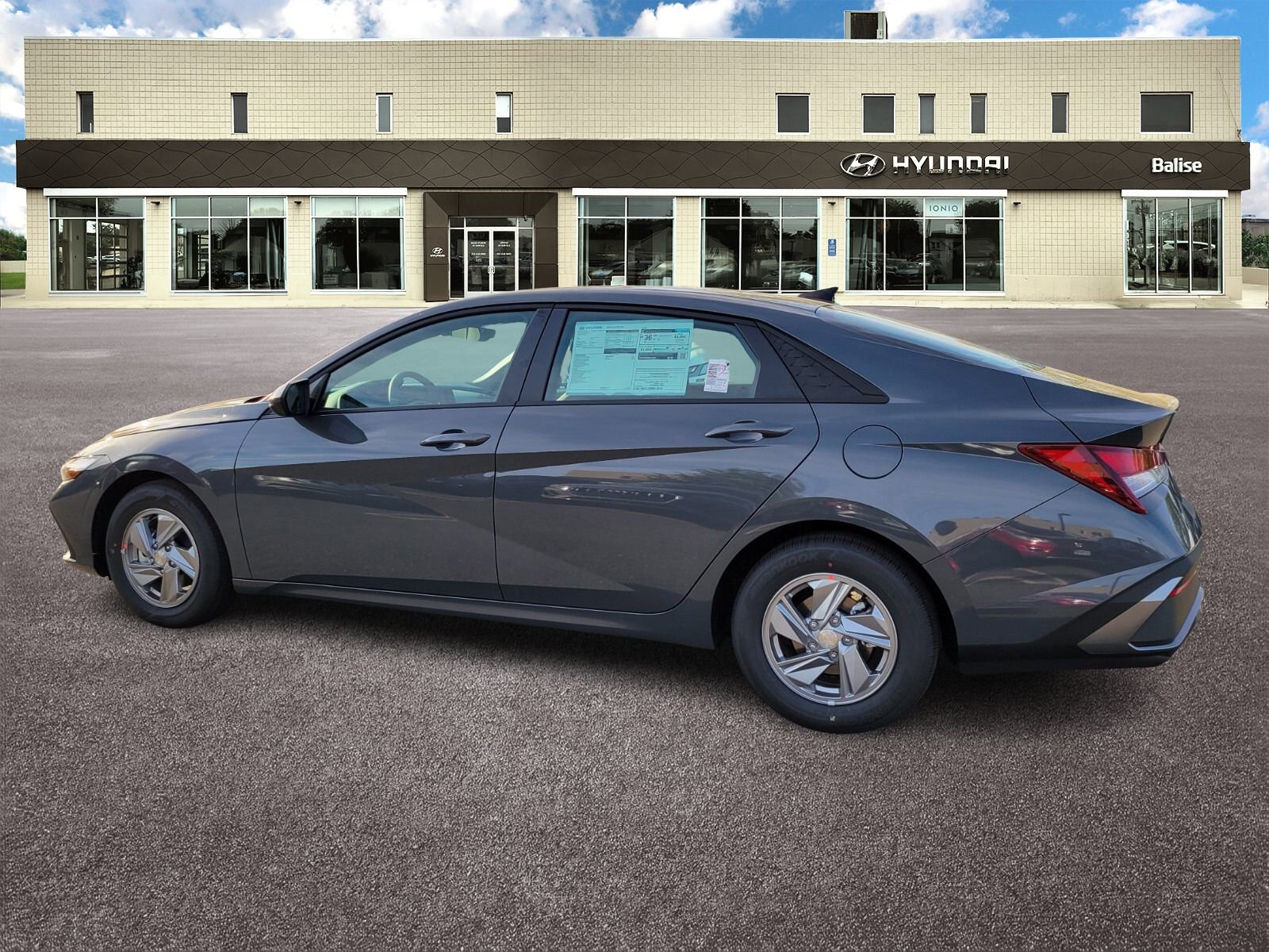 Used 2025 Hyundai Elantra SE image 5