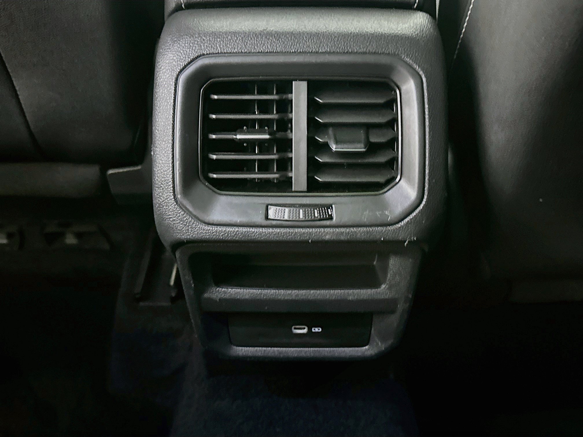 Used 2022 Volkswagen Taos SE w/ Panoramic Sunroof Package FWD image 29