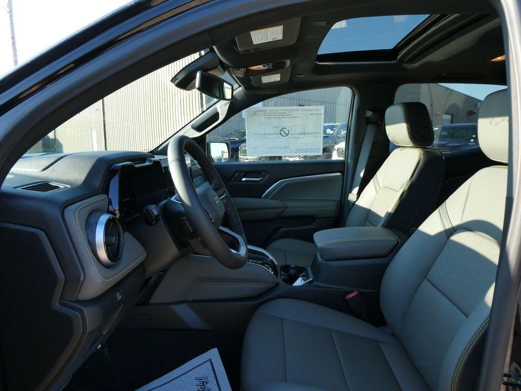 New 2026 Chevrolet Colorado ZR2 w/ Technology Package AWD/4WD image 15