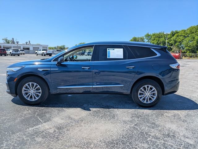 Used 2023 Buick Enclave Essence image 4