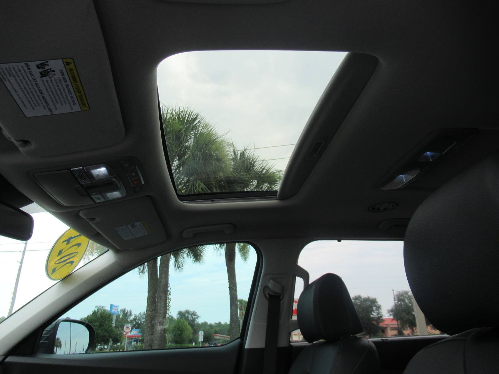 Used 2024 Kia Telluride EX w/ EX Captain's Chair Package FWD image 17