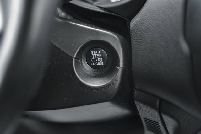 Used 2019 Jeep Renegade Latitude w/ Cold Weather Group image 33