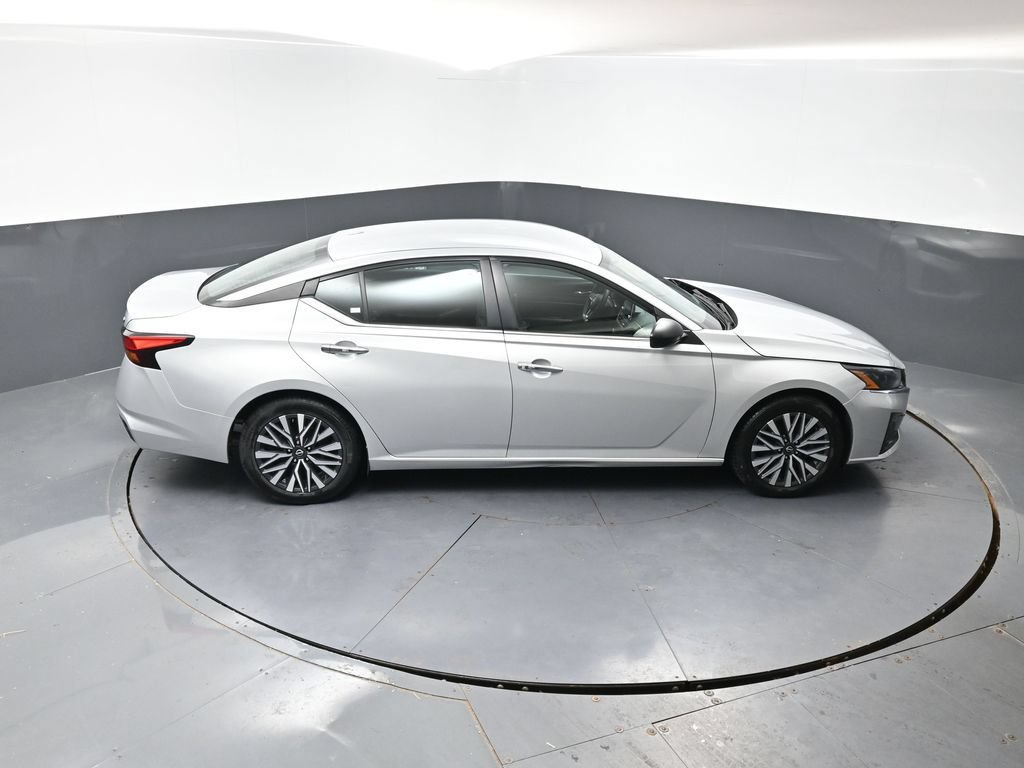 Used 2024 Nissan Altima 2.5 SV FWD image 57