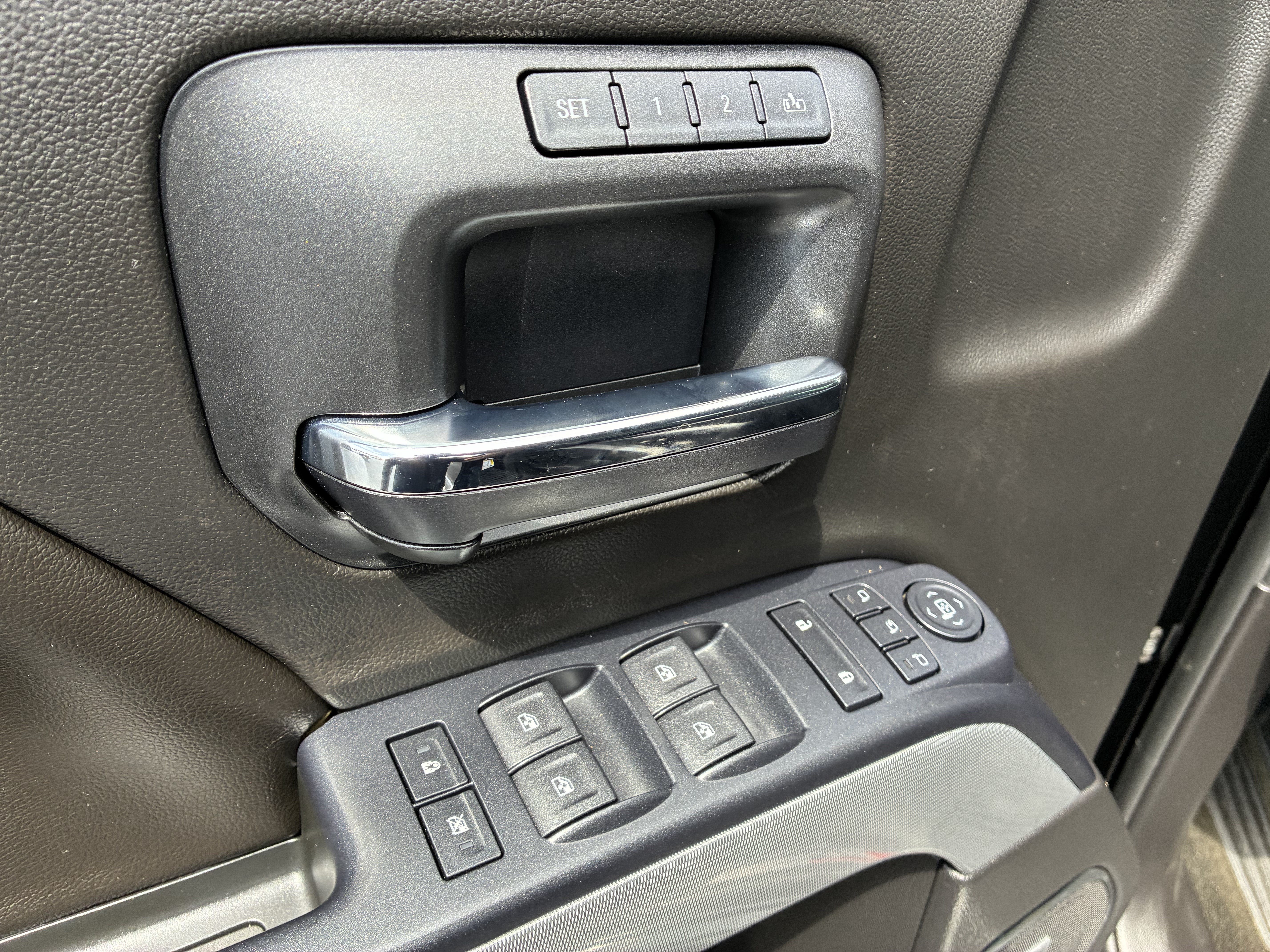 Used 2015 Chevrolet Silverado 2500 LTZ AWD/4WD image 25