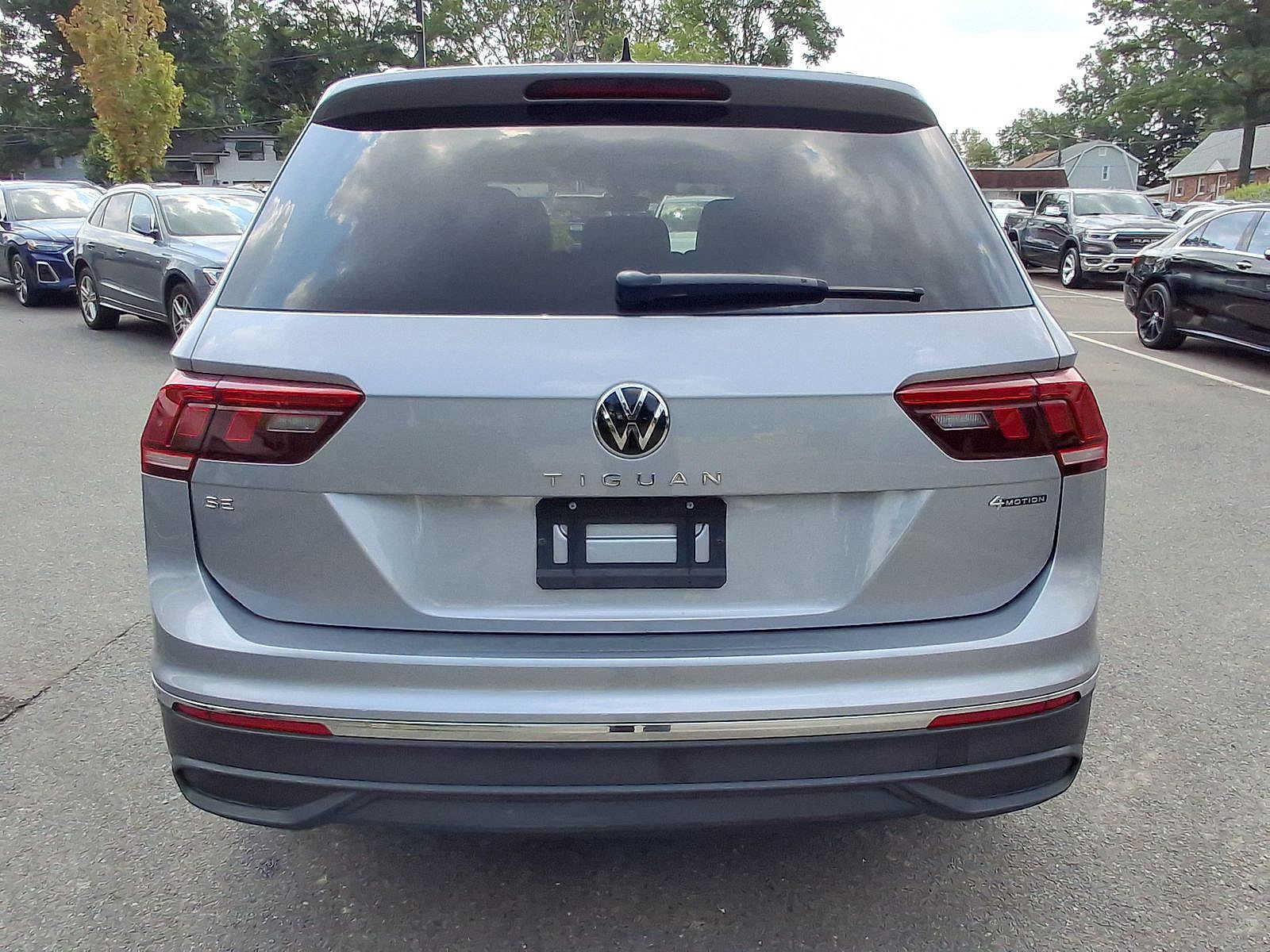 Used 2024 Volkswagen Tiguan SE w/ Panoramic Sunroof Package AWD/4WD image 22