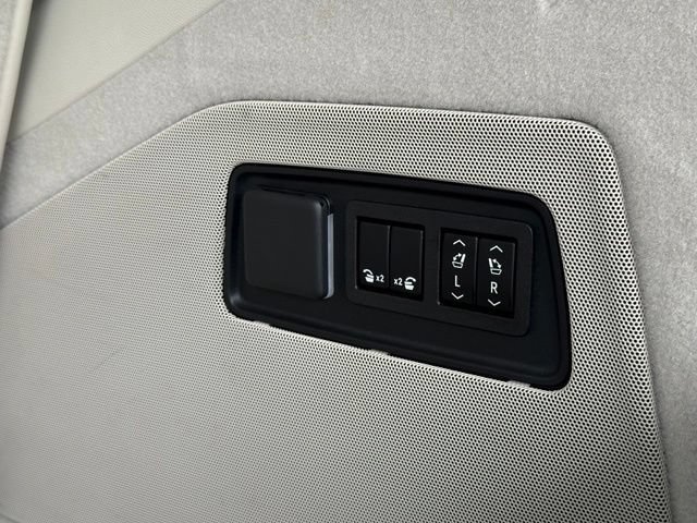 Used 2021 Cadillac Escalade Sport Platinum AWD/4WD image 28