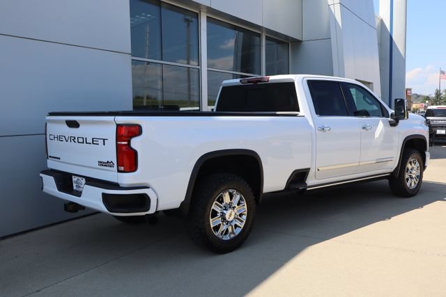 Used 2026 Chevrolet Silverado 2500 High Country w/ High Country Premium Package AWD/4WD image 3