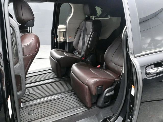 Used 2022 Toyota Sienna Platinum image 13