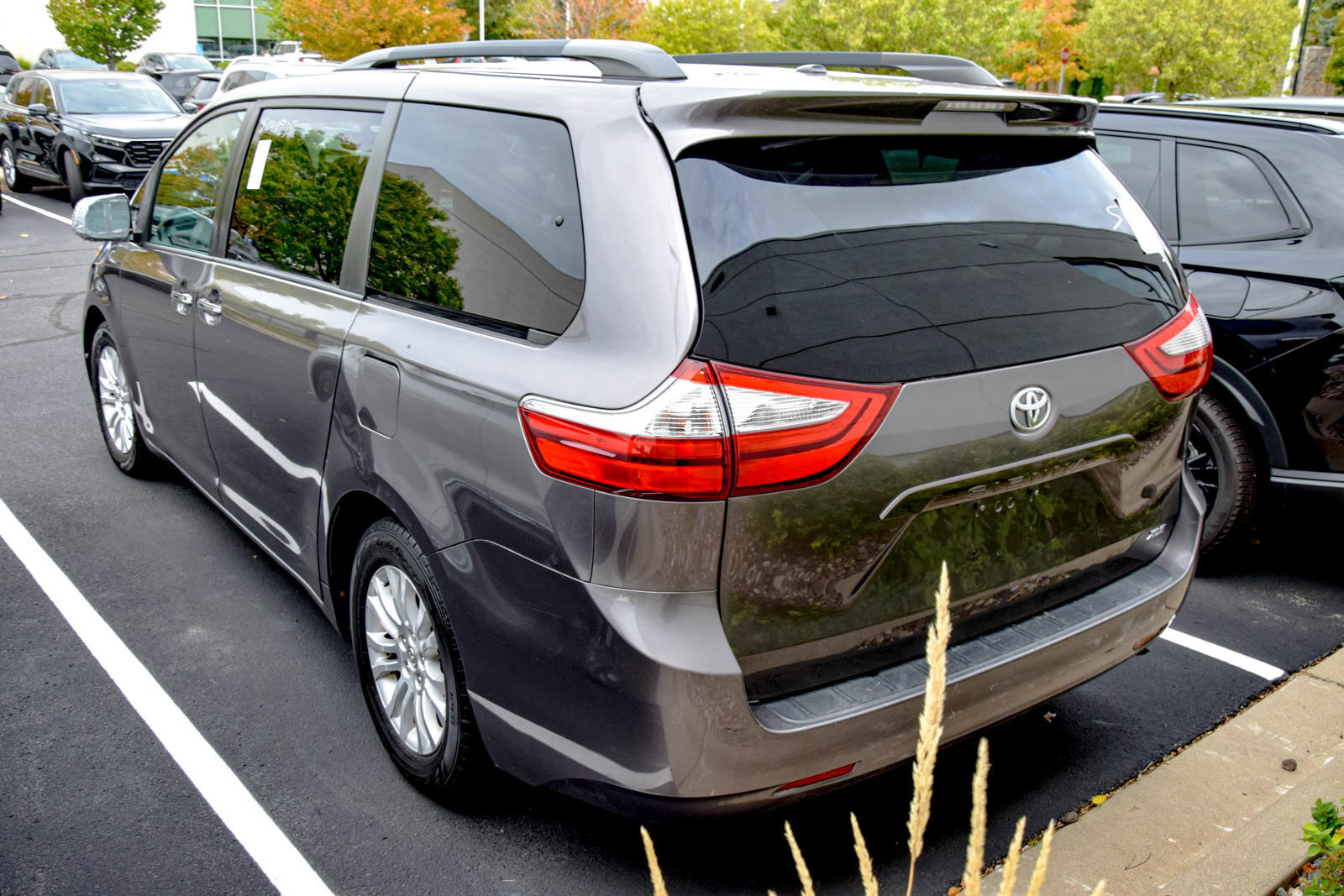 Used 2015 Toyota Sienna XLE FWD image 18