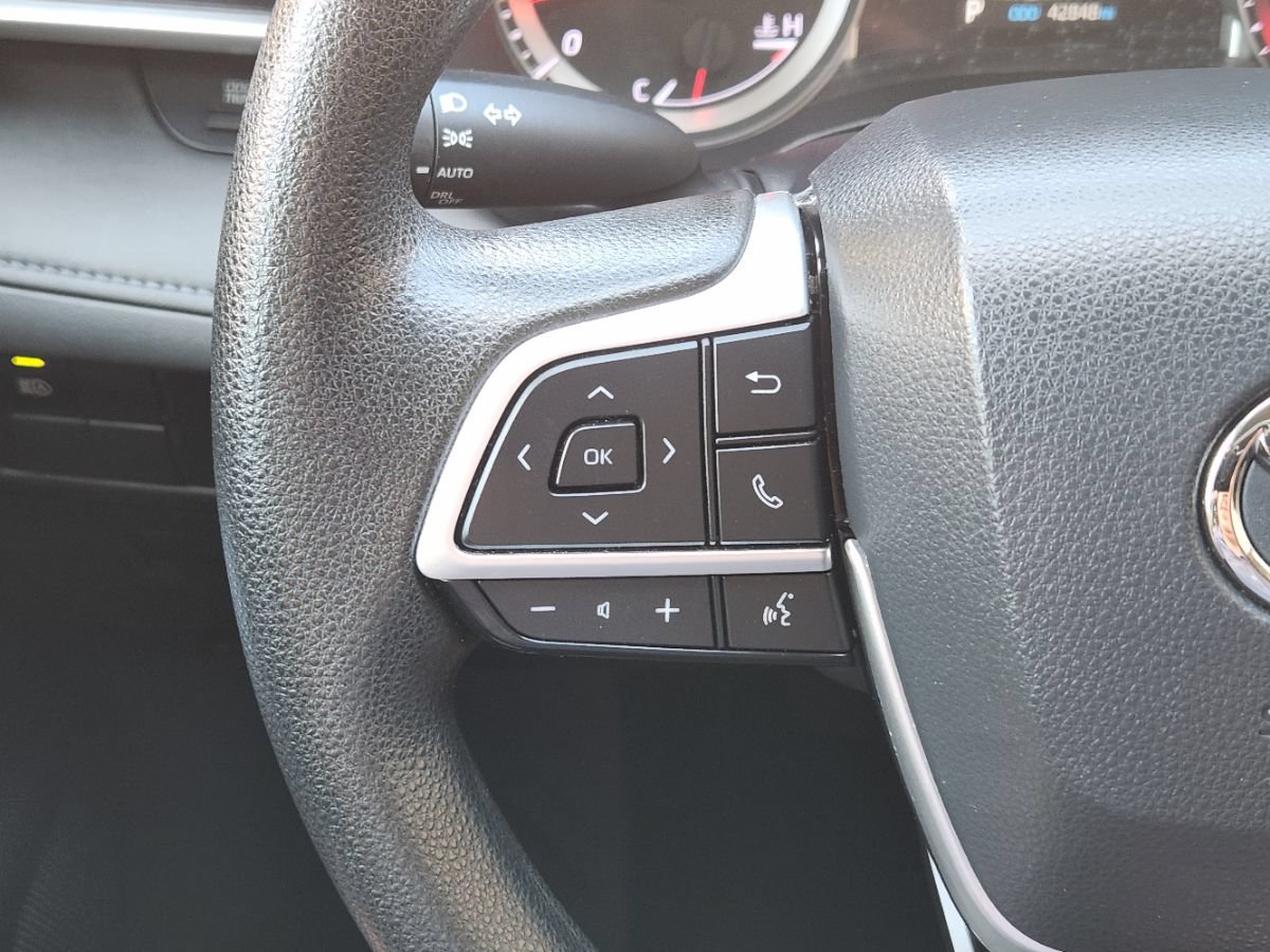 Used 2022 Toyota Highlander L FWD image 47