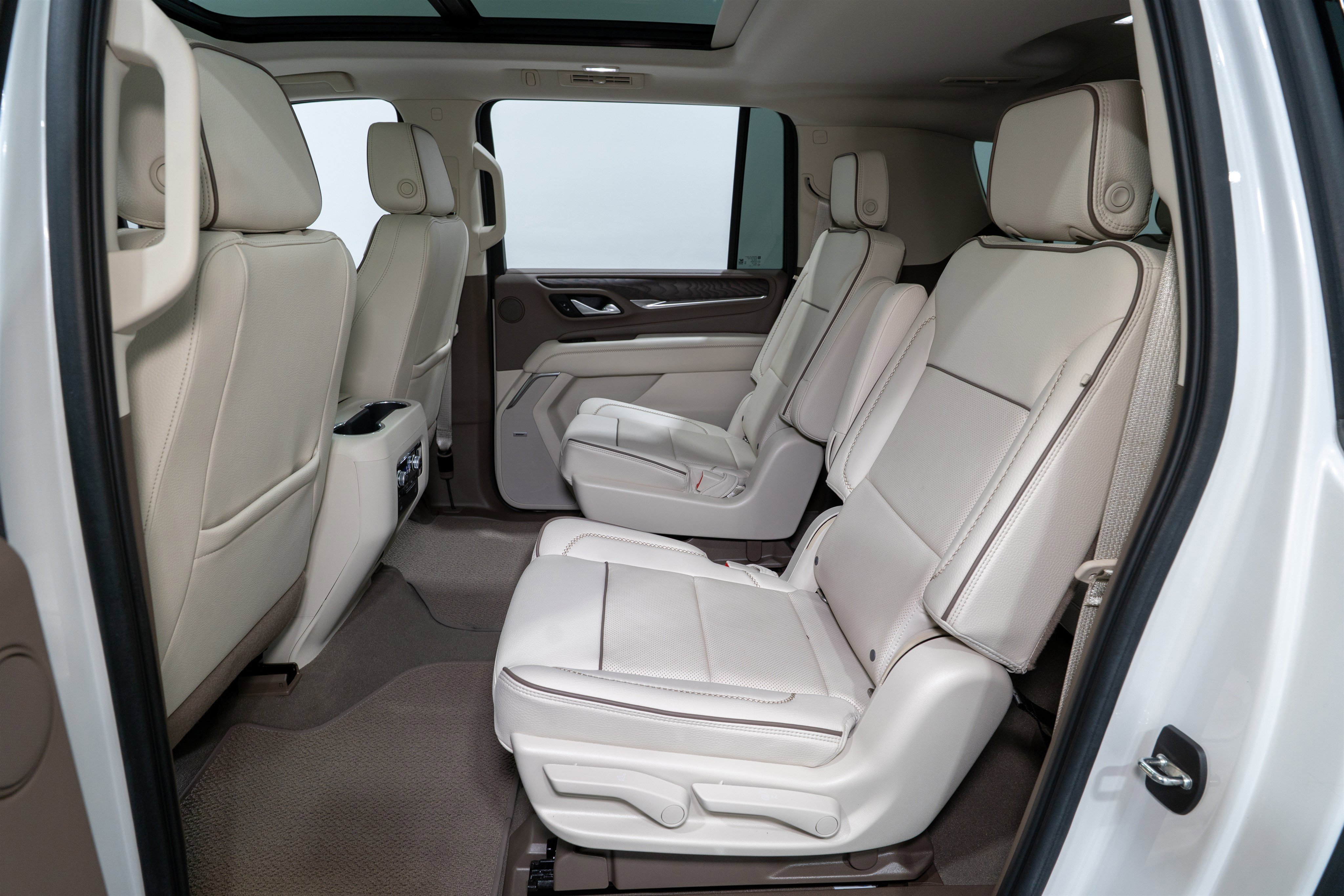 Used 2022 GMC Yukon XL Denali w/ Denali Premium Package image 33