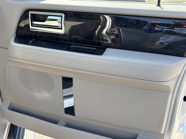 Used 2017 Lincoln Navigator Select AWD/4WD image 22
