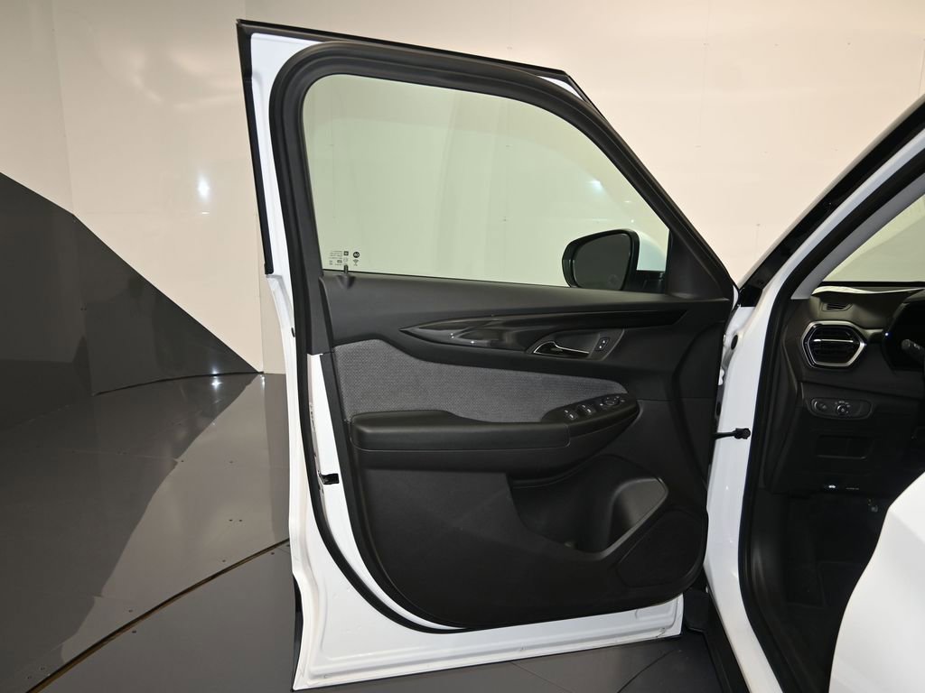 Used 2025 Chevrolet TrailBlazer LT FWD image 10