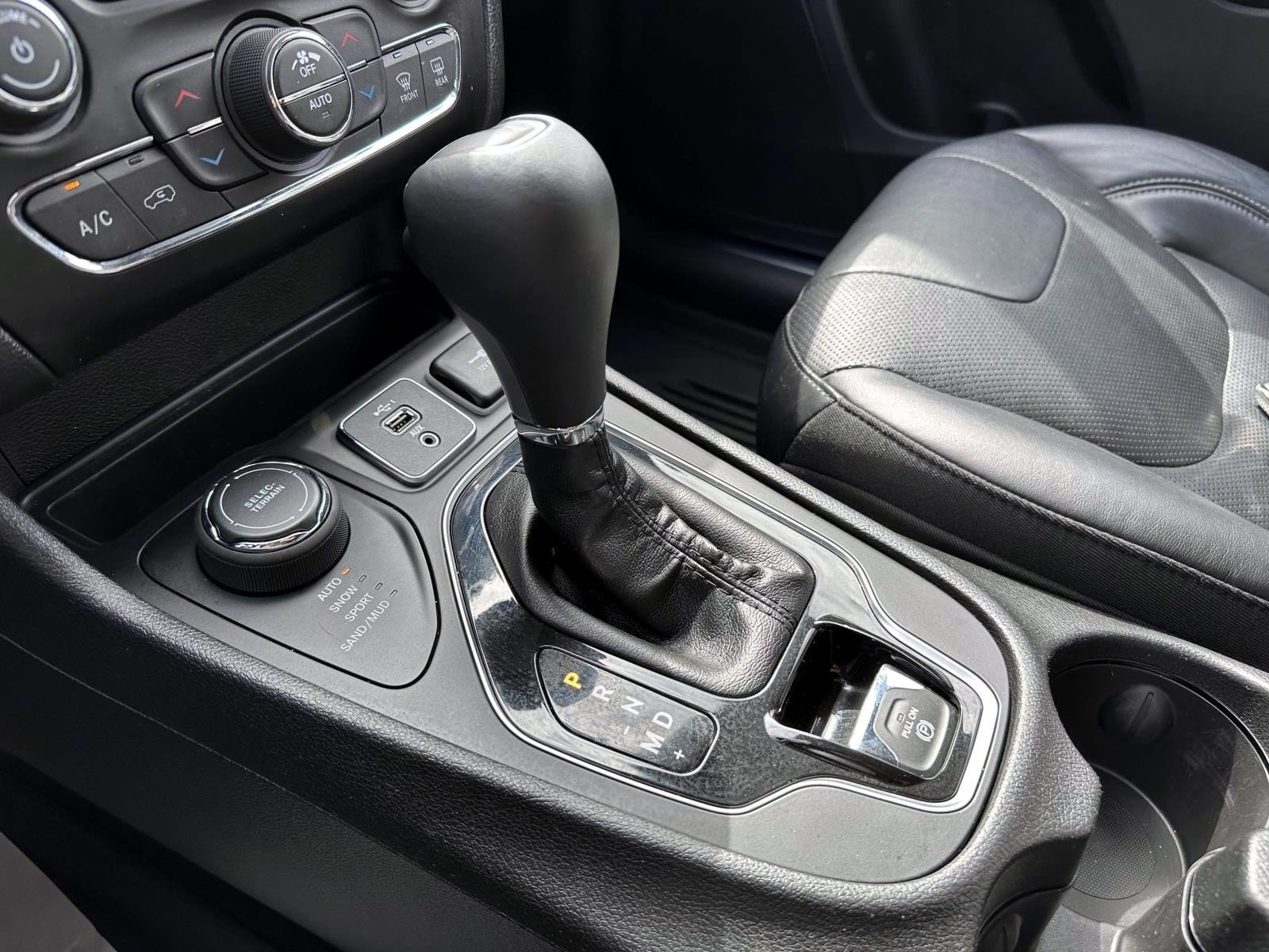 Used 2019 Jeep Cherokee Limited AWD/4WD image 28