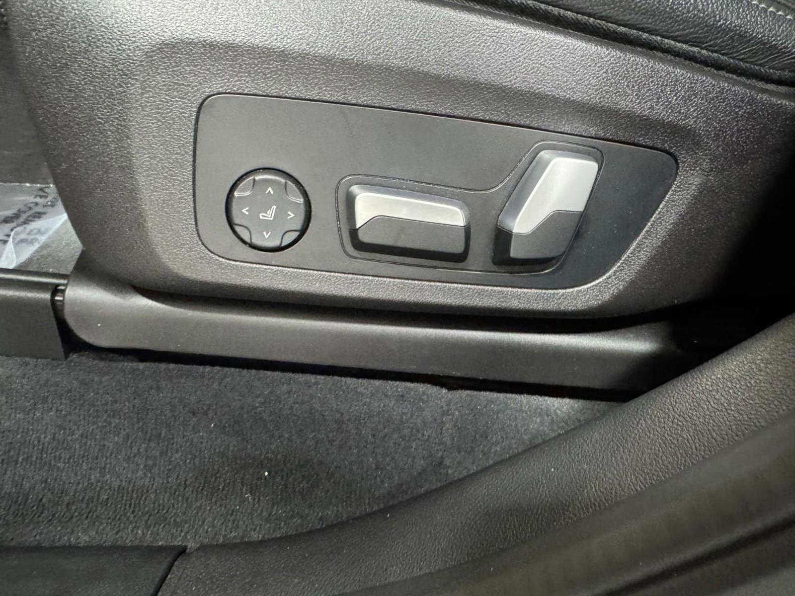 Used 2023 BMW X4 xDrive30i w/ M Sport Package image 30