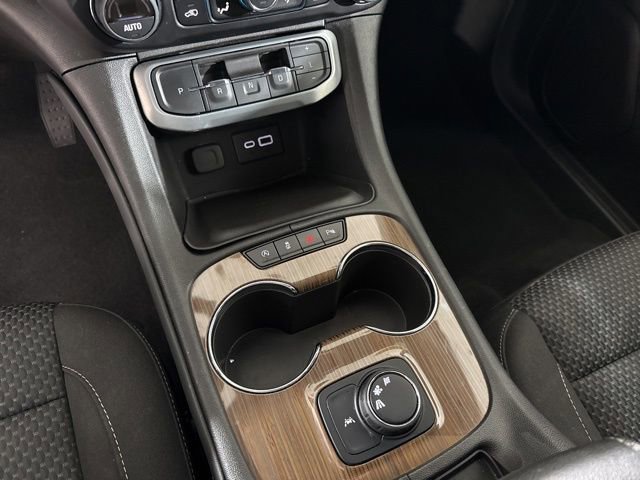 Used 2022 GMC Acadia SLE image 23