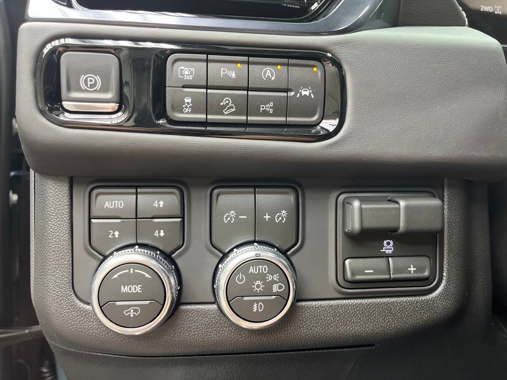 New 2026 GMC Yukon AT4 Ultimate AWD/4WD image 15
