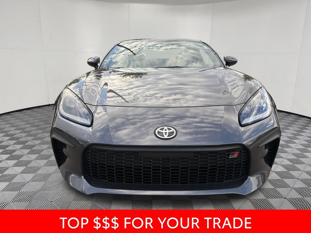 Used 2025 Toyota GR86 RWD image 2