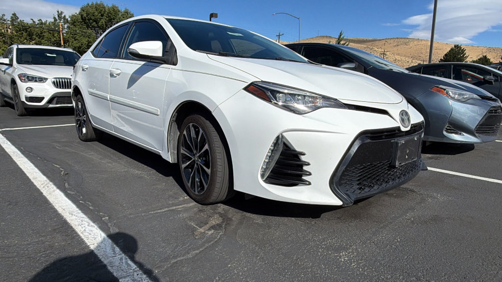 Used 2017 Toyota Corolla SE FWD image 1