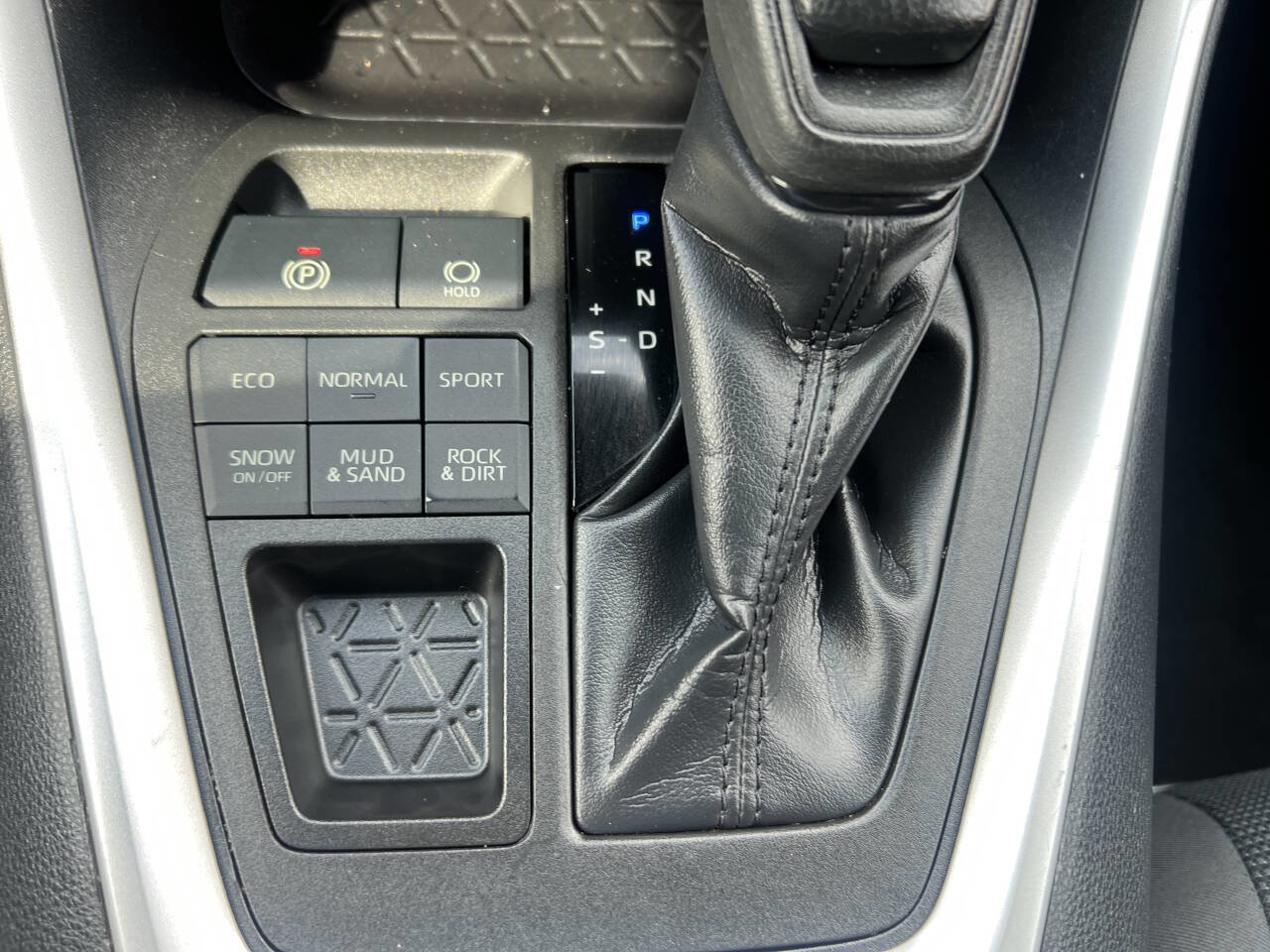 Used 2019 Toyota RAV4 LE w/ All Weather Liner Package AWD/4WD image 12