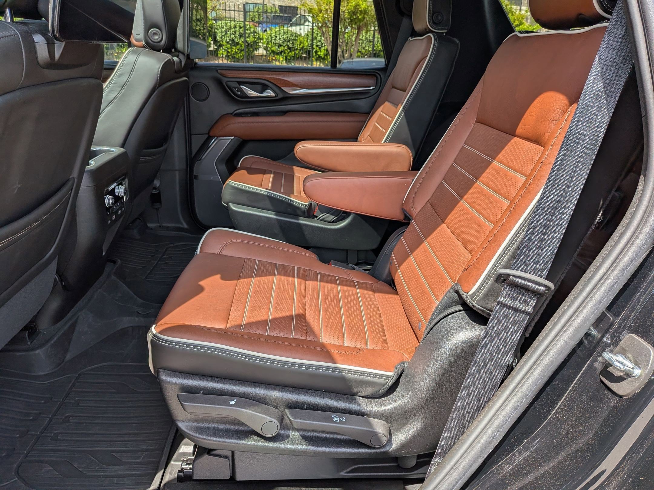 Used 2024 GMC Yukon Denali Ultimate image 31