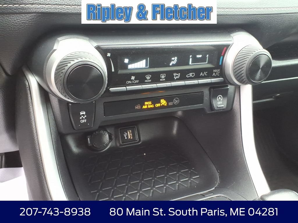 Used 2024 Toyota RAV4 LE AWD/4WD image 19