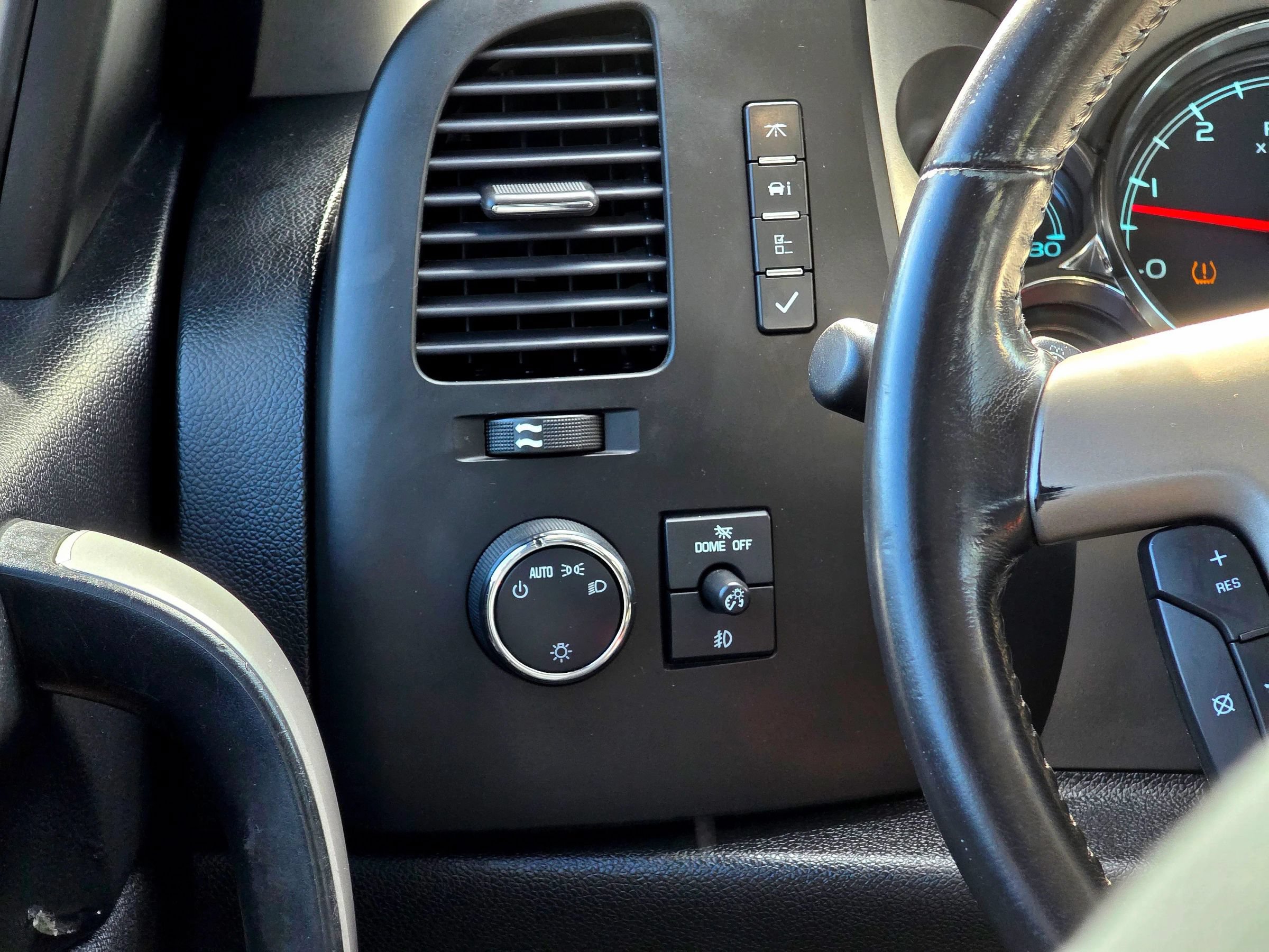 Used 2011 Chevrolet Silverado 1500 LT AWD/4WD image 19
