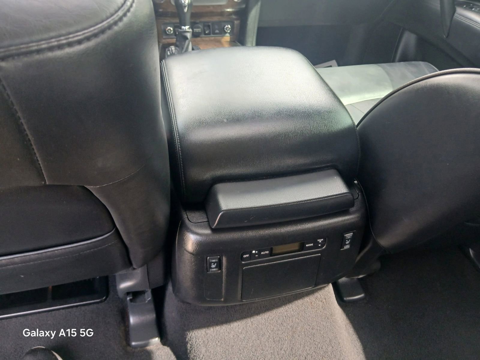 Used 2014 INFINITI QX80 4WD w/ Deluxe Touring Package image 27