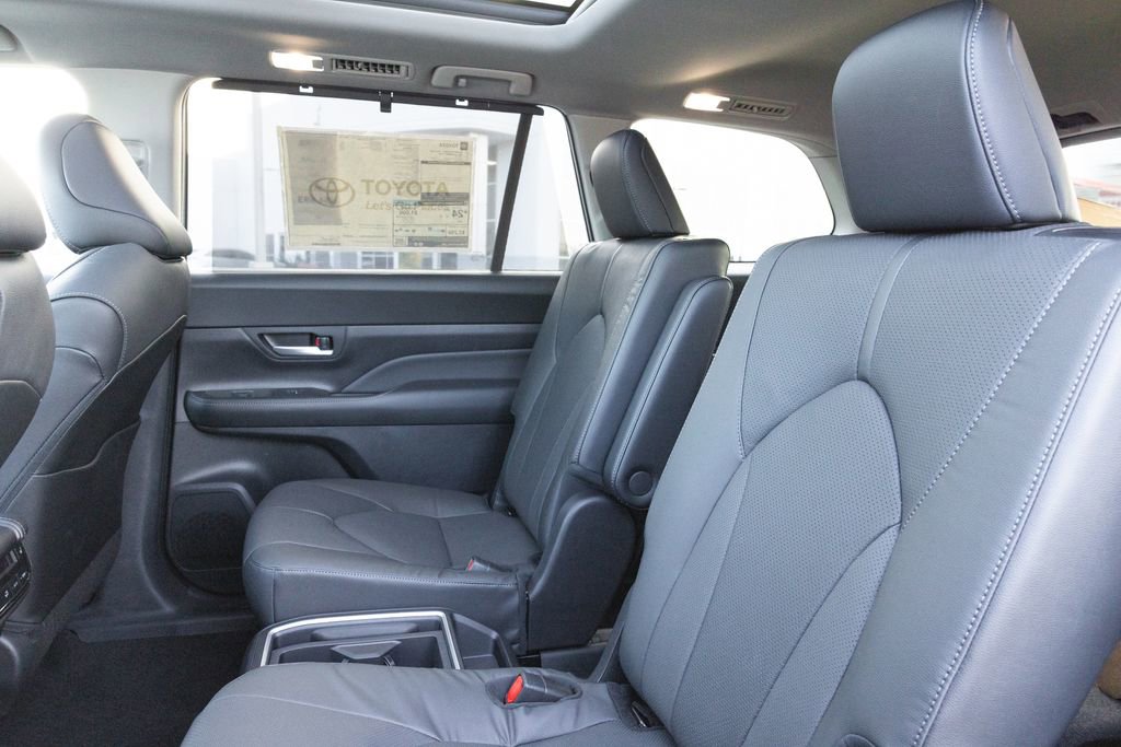 New 2026 Toyota Grand Highlander Limited image 9