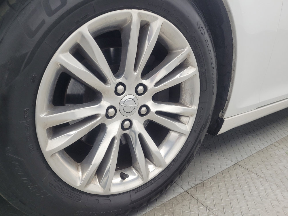 Used 2016 Chrysler 300 C image 31