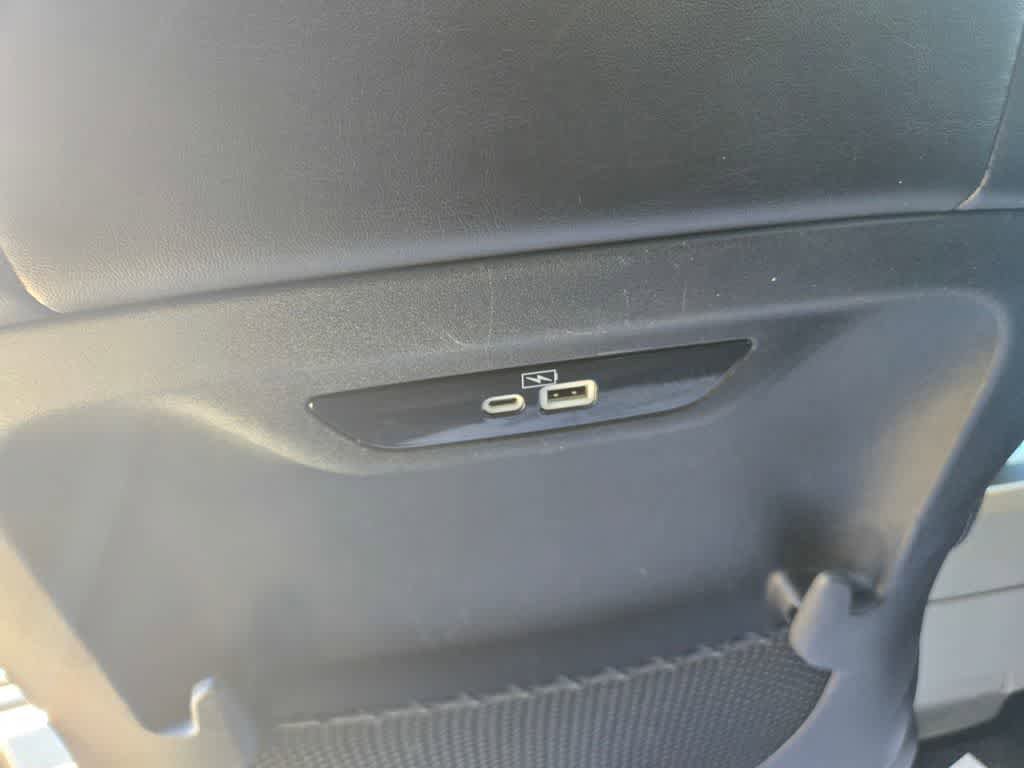 Used 2023 Chrysler Pacifica Touring-L image 13