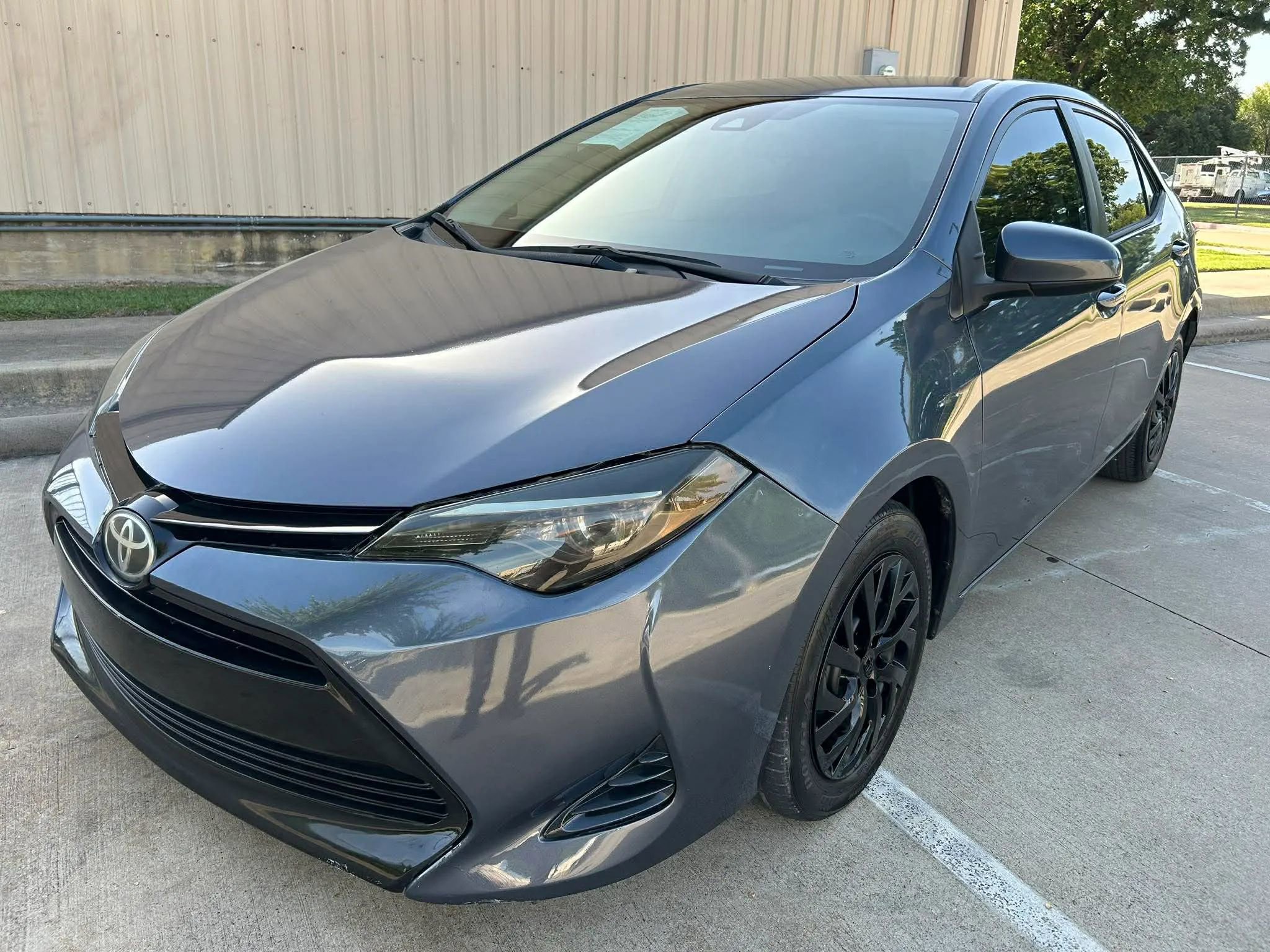 Used 2017 Toyota Corolla LE image 2