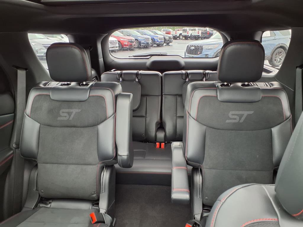 Used 2025 Ford Explorer ST image 32