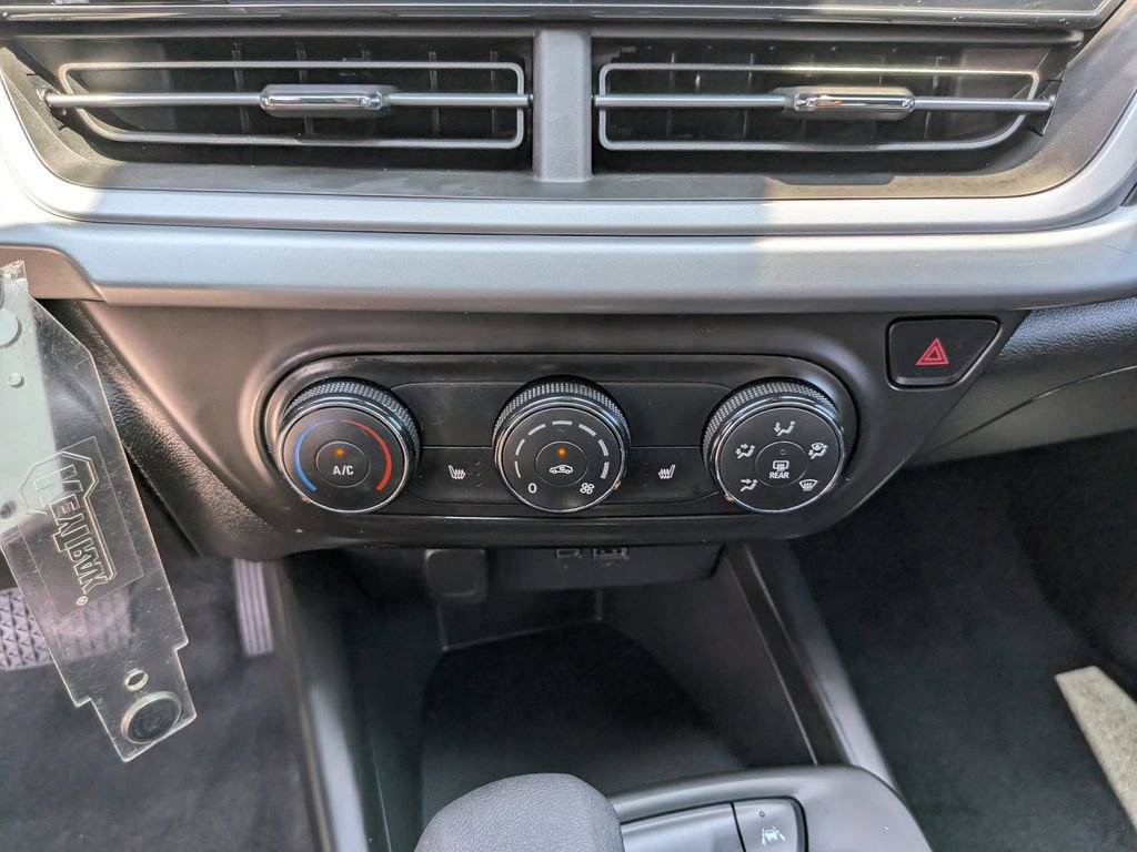 Used 2024 Chevrolet Trax RS FWD image 25