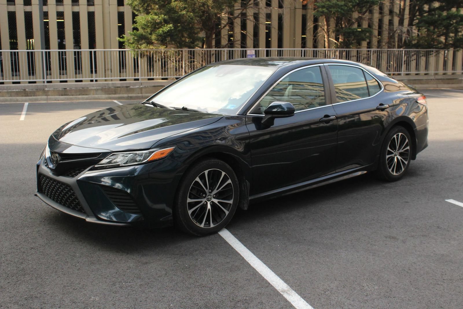 Used 2019 Toyota Camry SE FWD image 12
