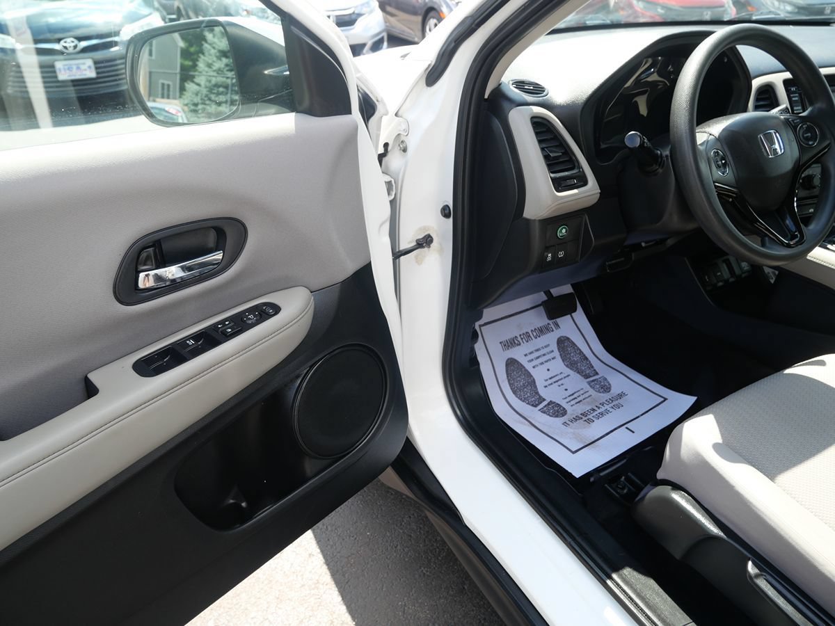 Used 2018 Honda HR-V LX image 10