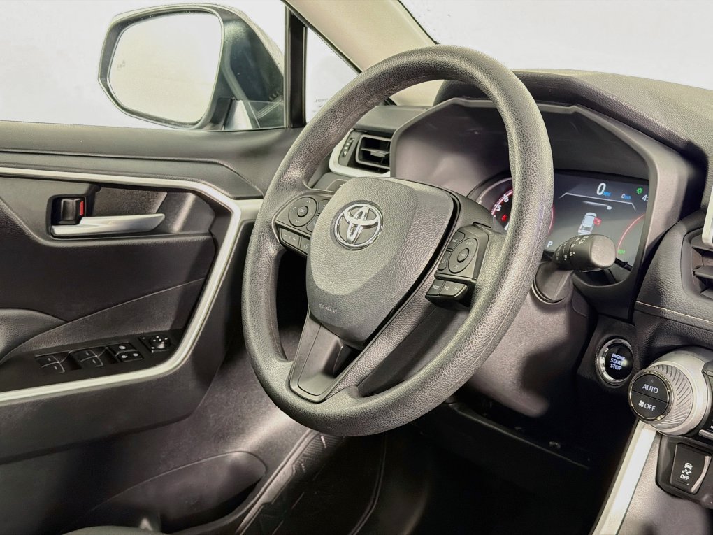 Used 2025 Toyota RAV4 XLE FWD image 36