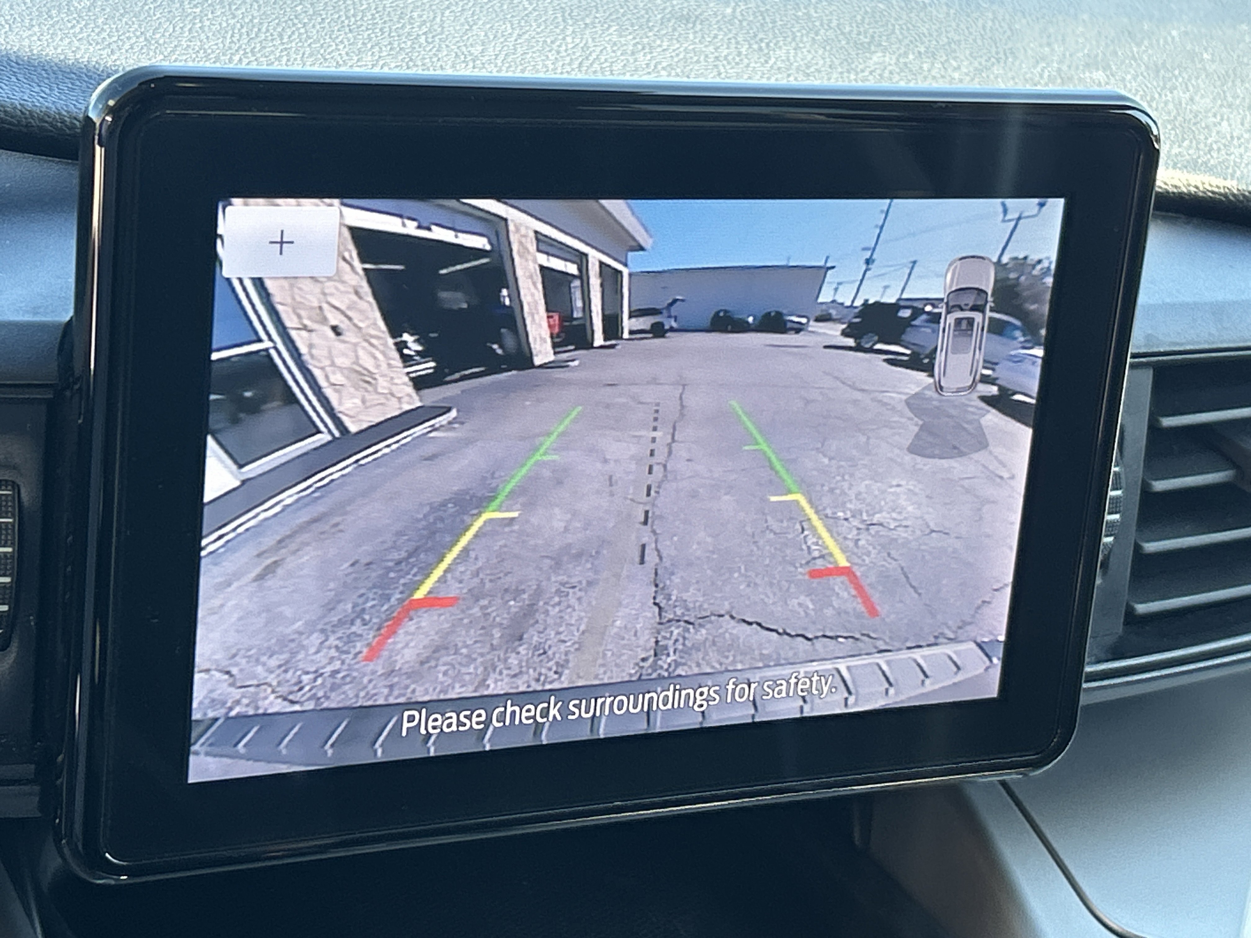 Used 2022 Ford Explorer XLT image 18