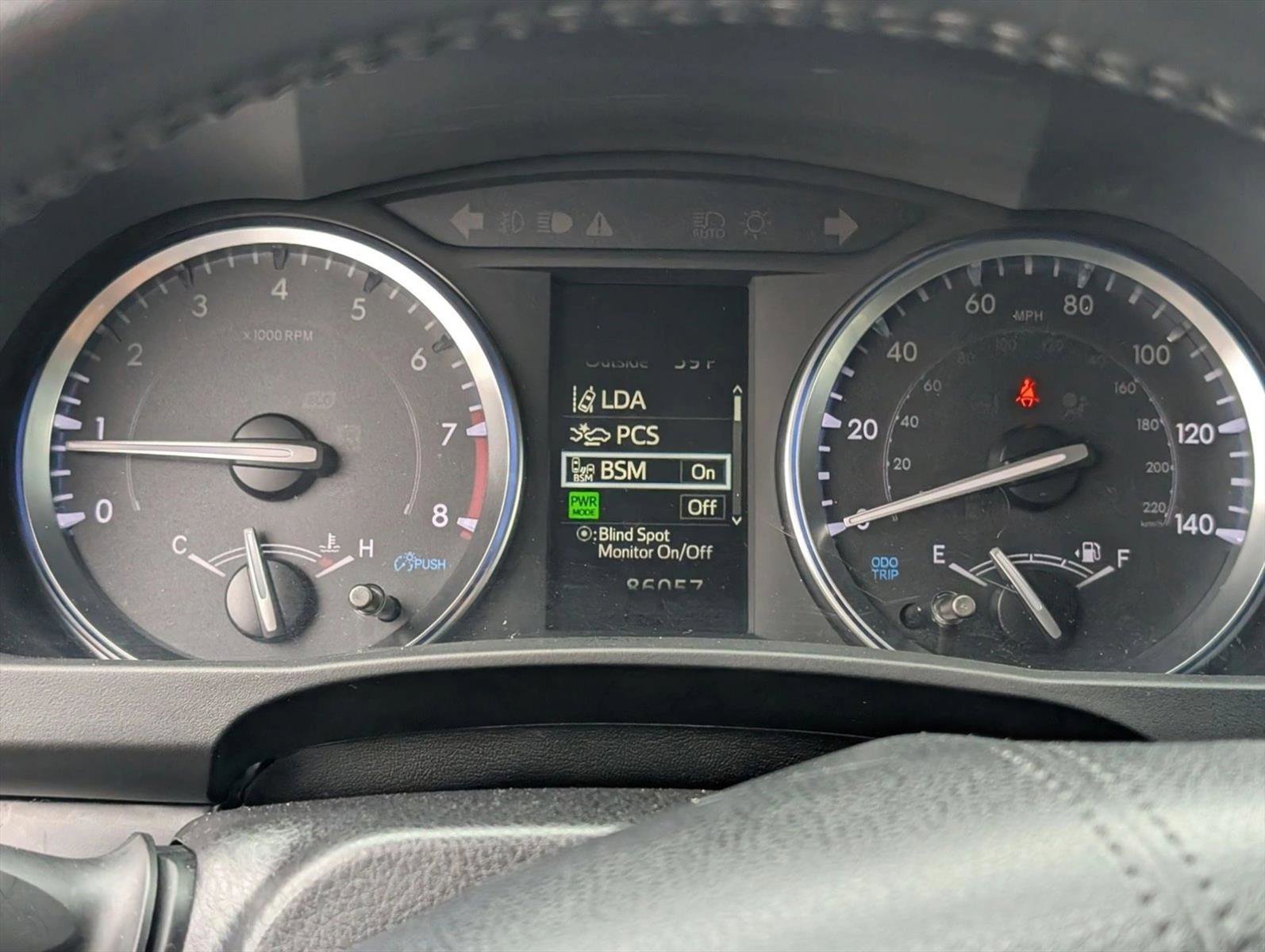 Used 2019 Toyota Highlander XLE AWD/4WD image 11
