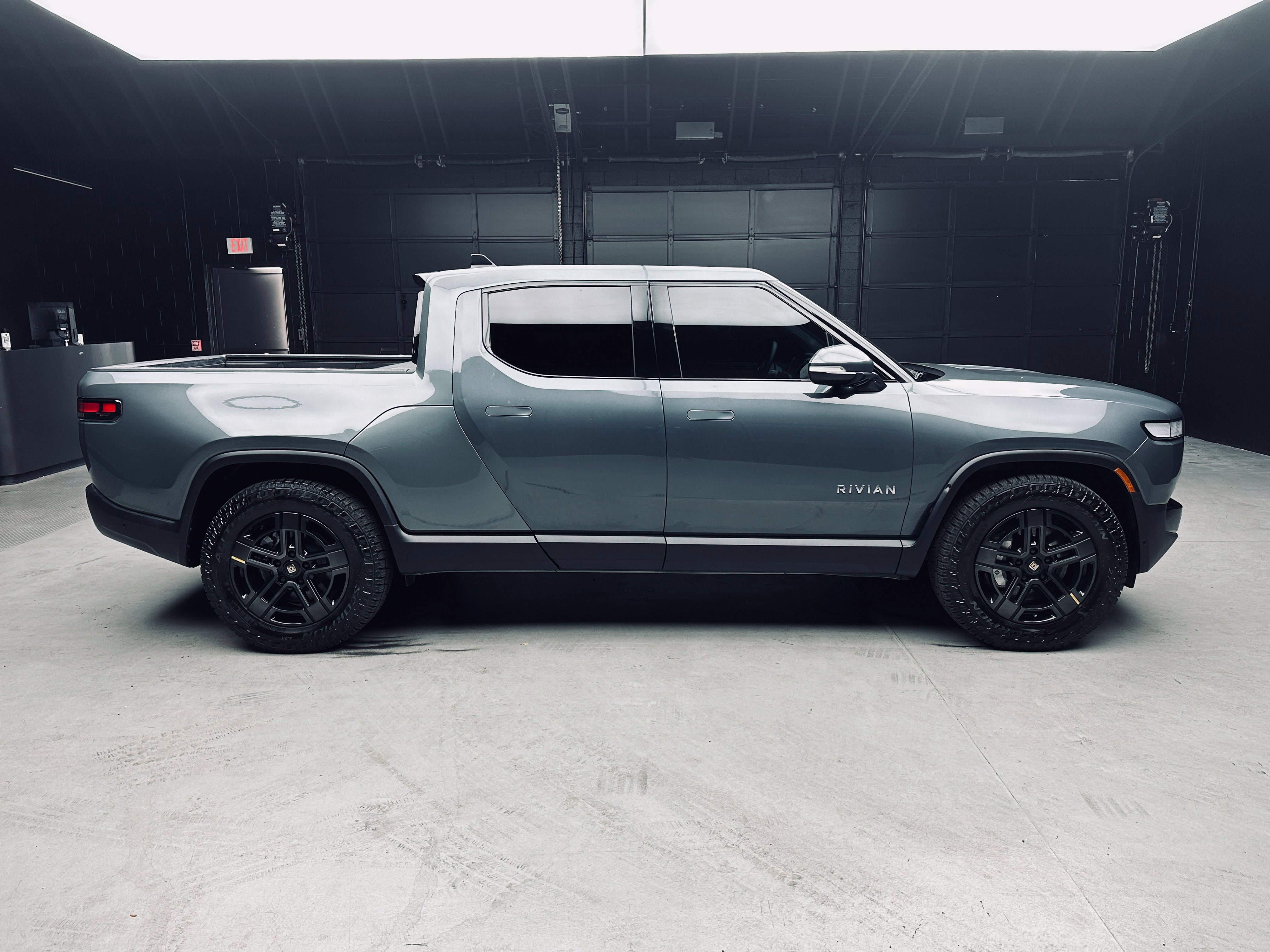 Used 2024 Rivian R1T Adventure Dual AWD/4WD image 9