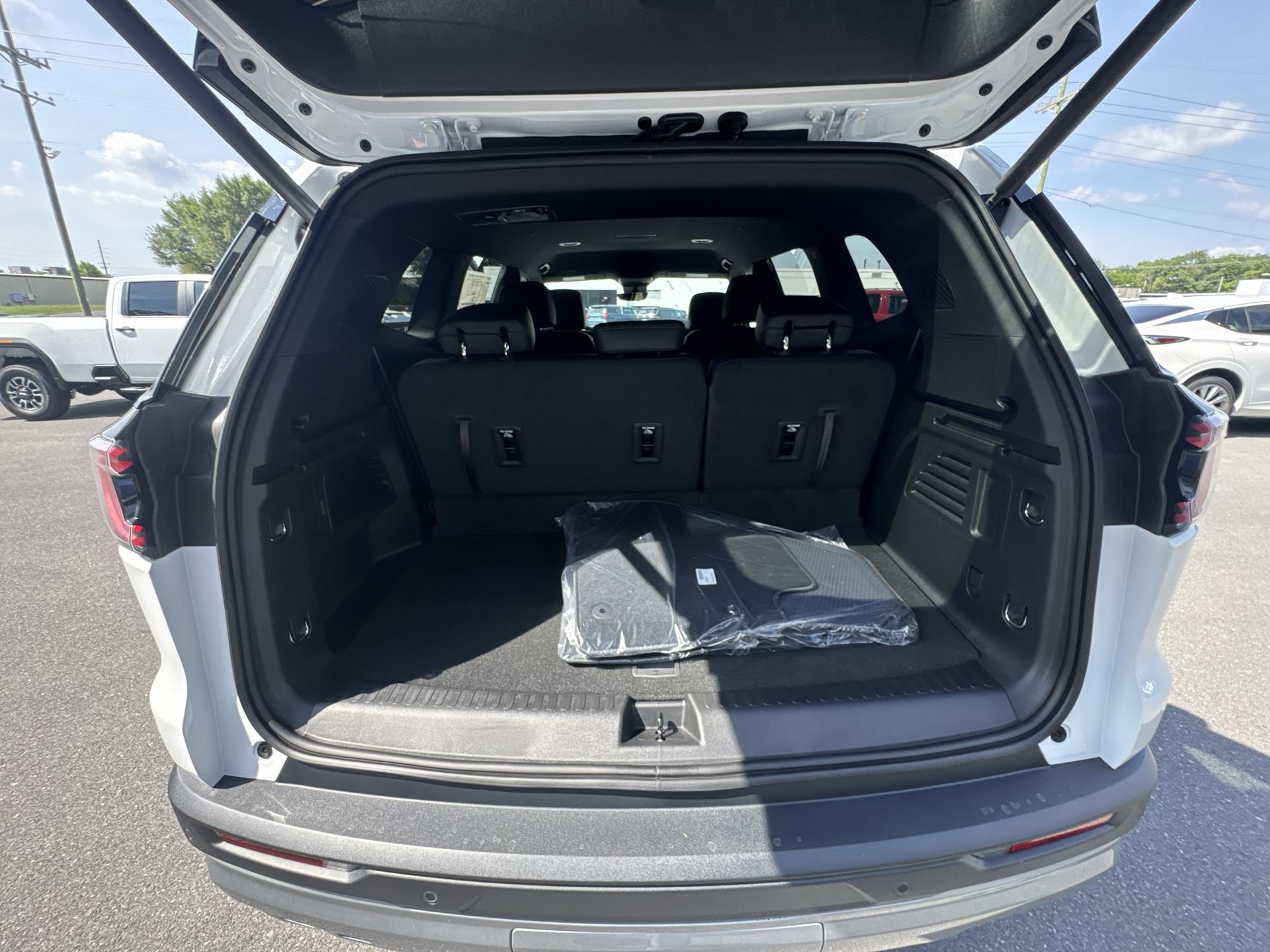 New 2026 GMC Acadia Elevation w/ Elevation Premium Package AWD/4WD image 20