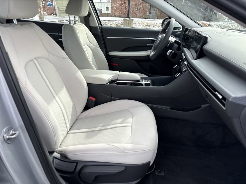 Used 2025 Hyundai Sonata SEL FWD image 27