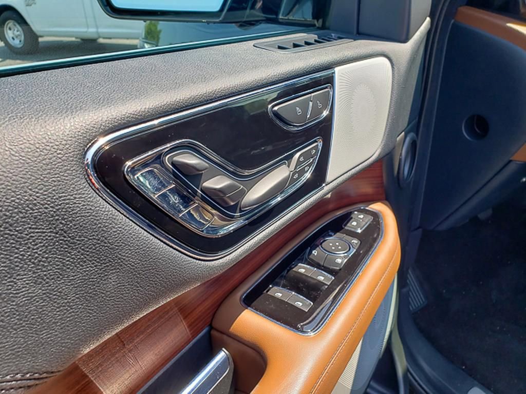 Used 2022 Lincoln Navigator Reserve image 10