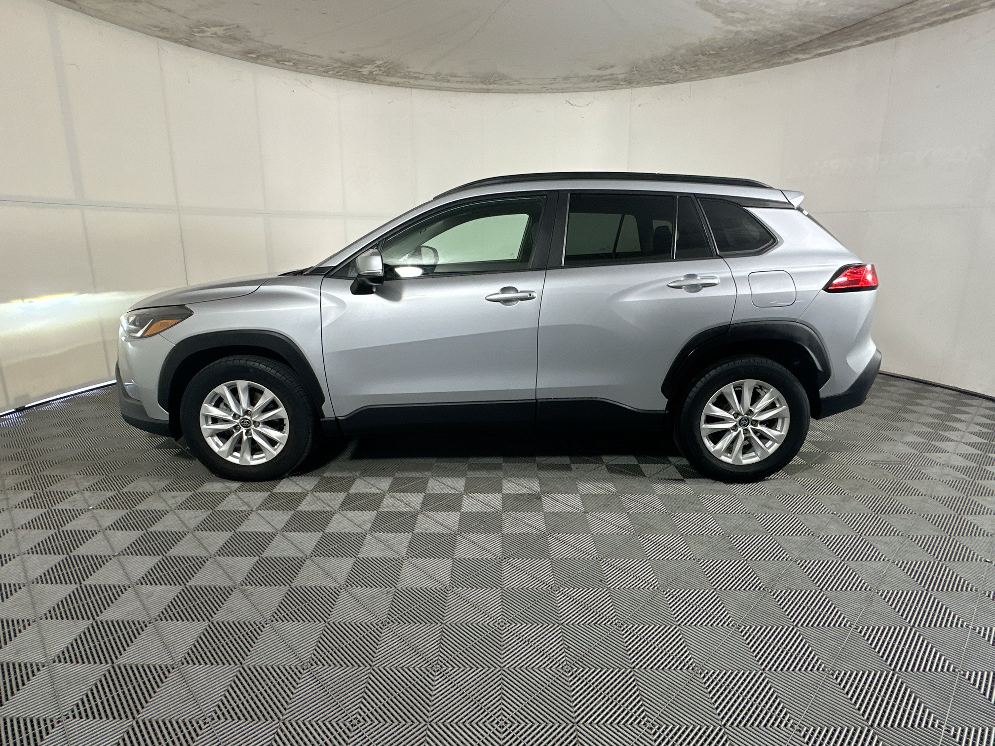 Used 2022 Toyota Corolla Cross LE FWD image 6