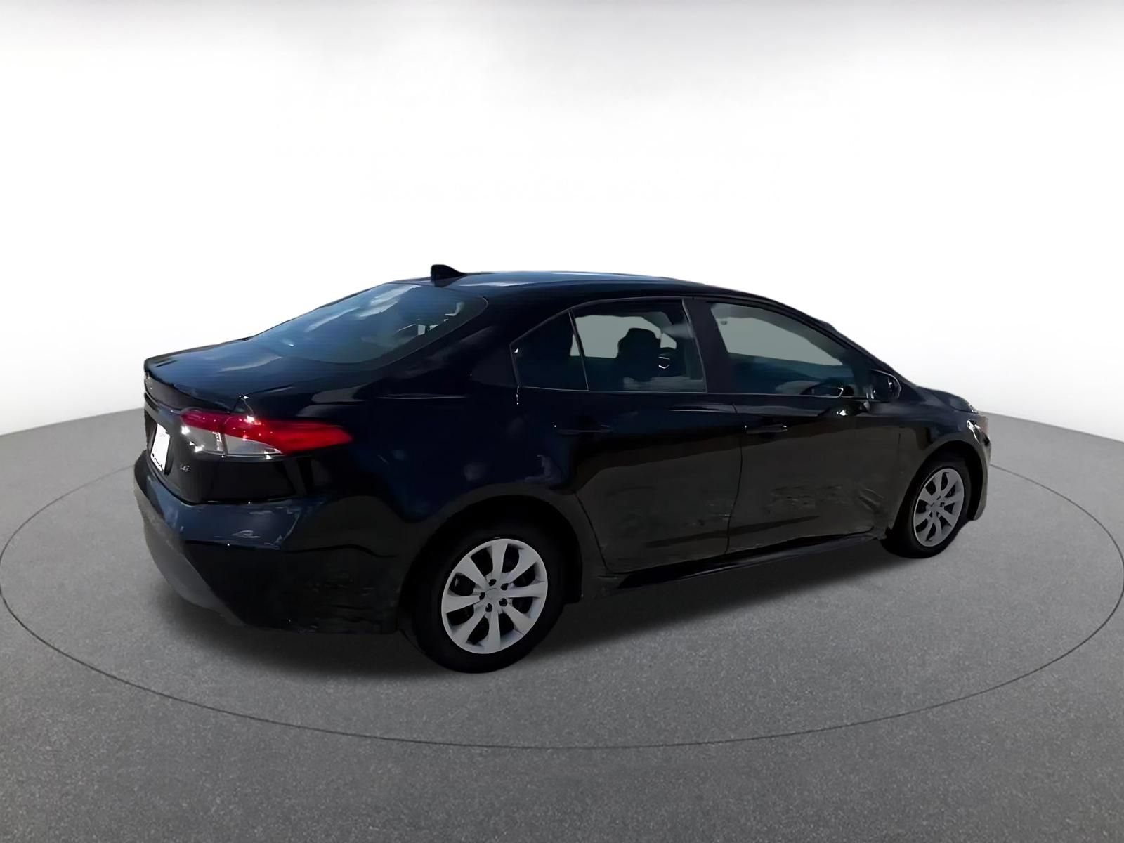 Used 2025 Toyota Corolla LE FWD image 14
