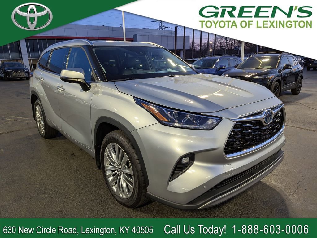 Used 2024 Toyota Highlander Platinum image 1