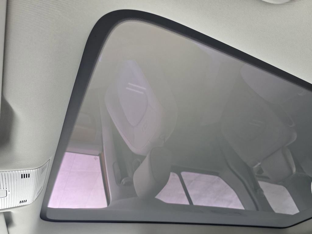 New 2025 Volkswagen ID. Buzz 1st Edition image 18